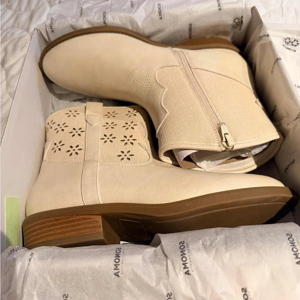 NEW Cream Ankle Boots with Cutout Design size 6 - Picture 4 of 6
